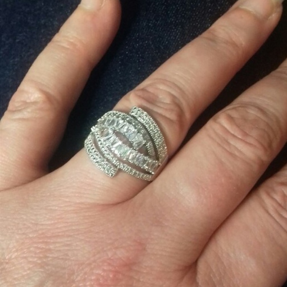 ❗️LAST CHANCE 11/30❗️STERLING SILVER CUBIC ZIRCONIA ROMANCE RING - Picture 9 of 10